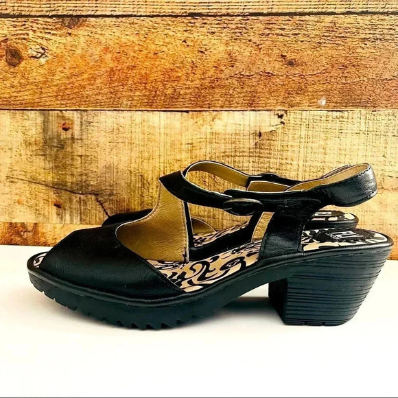 NWOT Fly London Wyno Chunky Heel Sandal - Picture 3 of 8